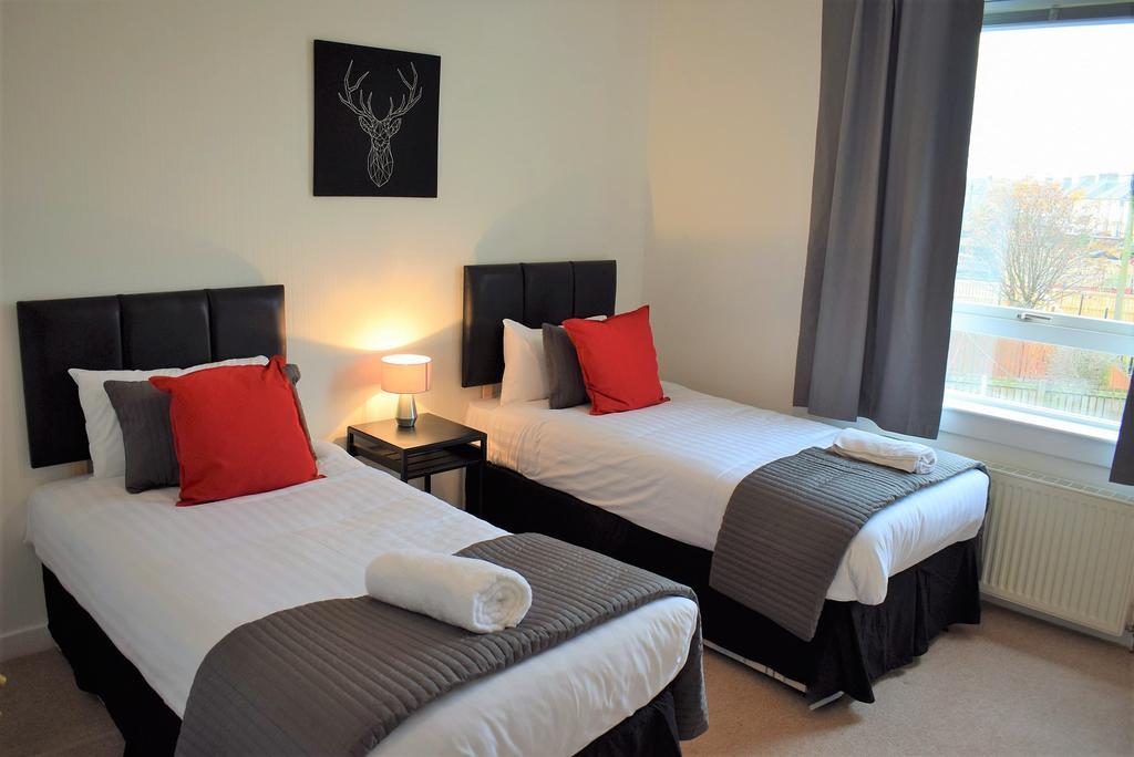 Kelpies Serviced Apartments Macgregor- 2 Bedrooms Грейнджмут Экстерьер фото